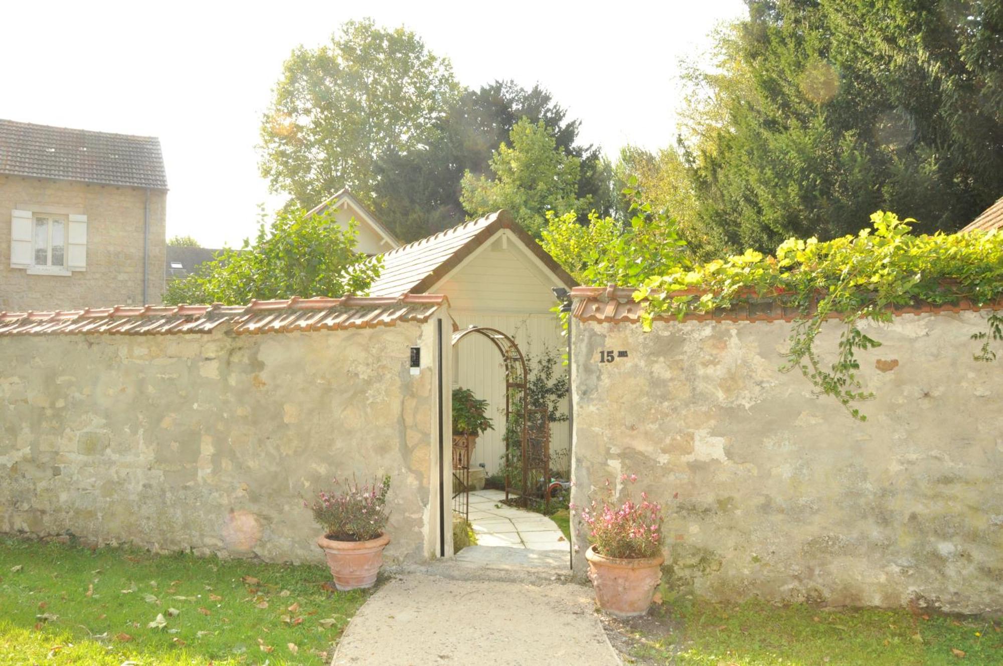 Bed and Breakfast Nouveau Au Coeur De L'Isle Adam - Le Clos De L'Isle Exterior foto